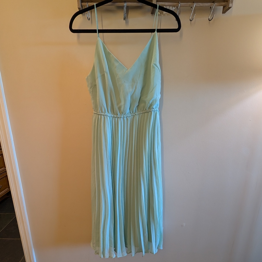 NWT Asos Dress Size 6 Soft Green